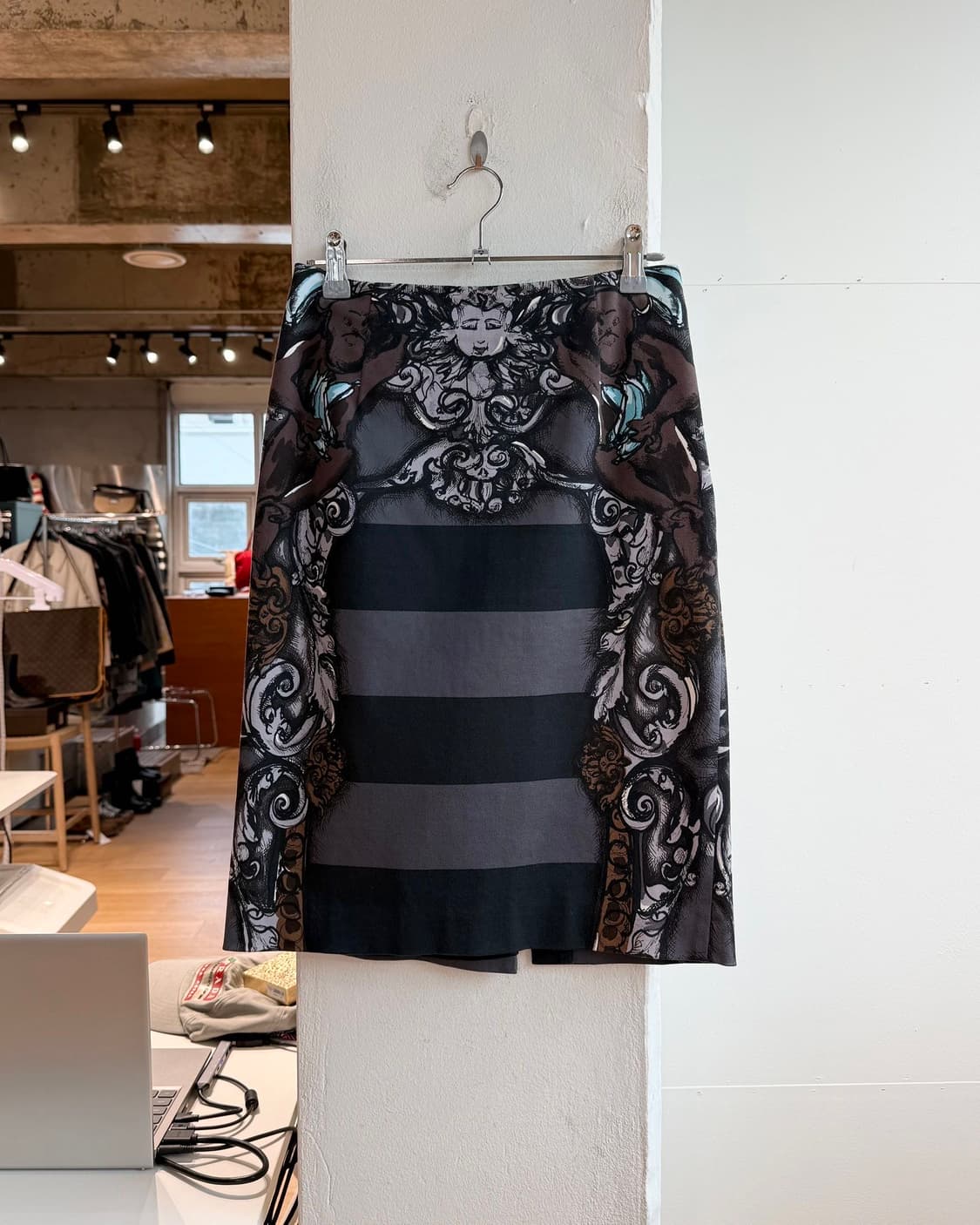 프라다 몽키 셰럽 프린팅 미디스커트  상품이미지2