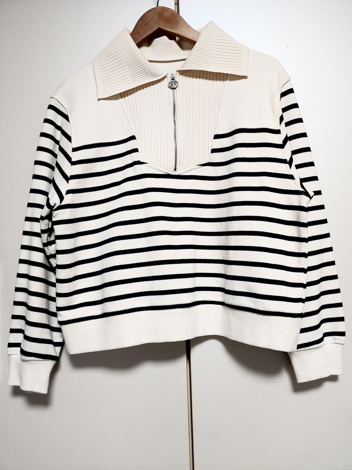 SJSJ 315000원 니트카라 스트라이프티 23년도 상품이미지6