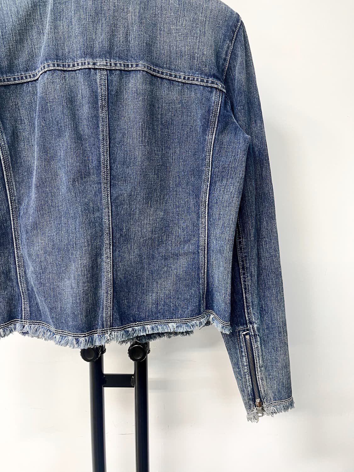 아르마니 익스체인지 컷 오프 데님 바이커 자켓 상품이미지6