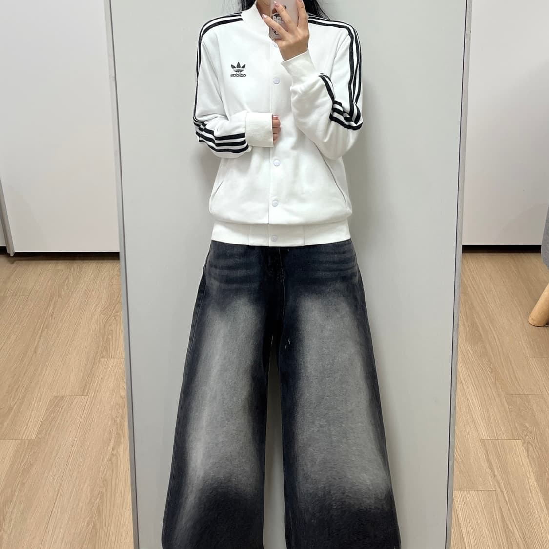 아디다스 백로고 검흰 화이트 봄버 자켓 상품이미지1