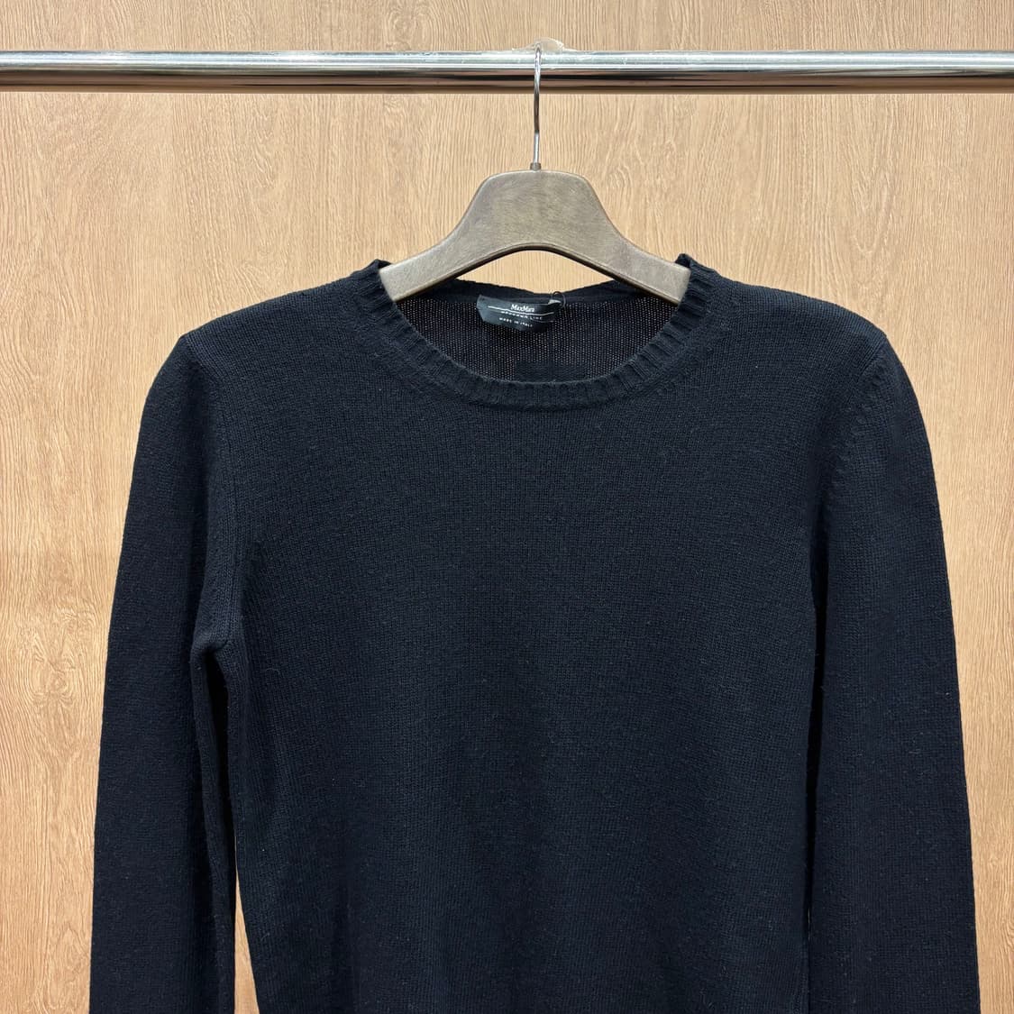 막스마라 위켄드 라운드넥 니트 골지 마감 심플 디테일 블랙 상품이미지4