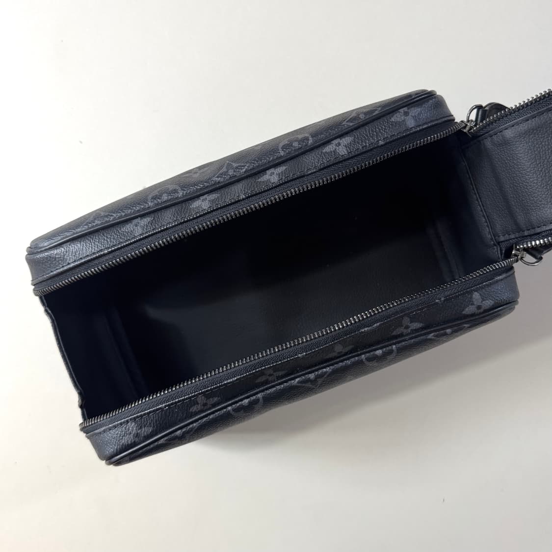 [백화점판/당일출고]루이비통 이클립스 돕키트 클러치 상품이미지7