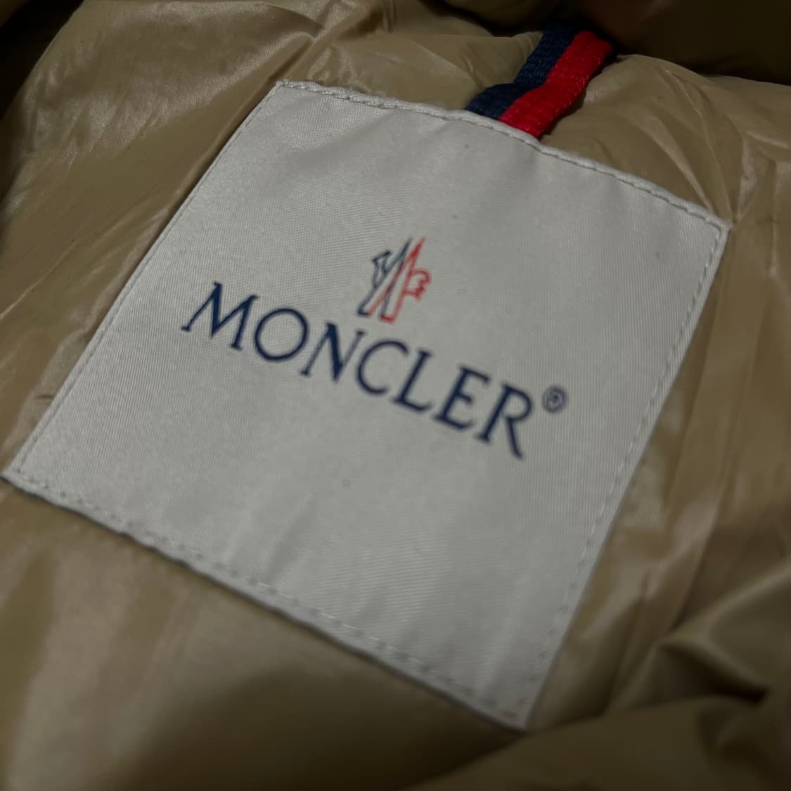 몽클레어 아그뉘 스퀘어 퀼티드 쇼트 다운 자켓 1 상품이미지6