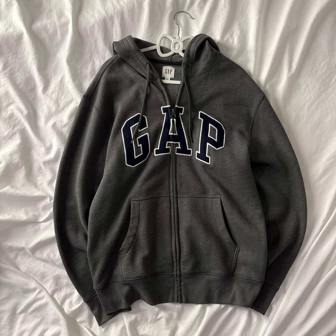 갭 차콜 후드집업 상품이미지1