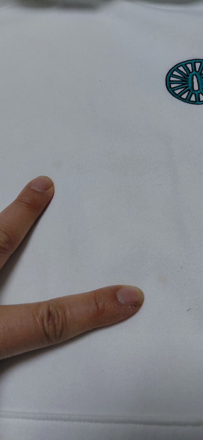 [무료배송/L] GU 귀멸의 칼날 코등이 자수 흰색 기모 후드티 상품이미지8