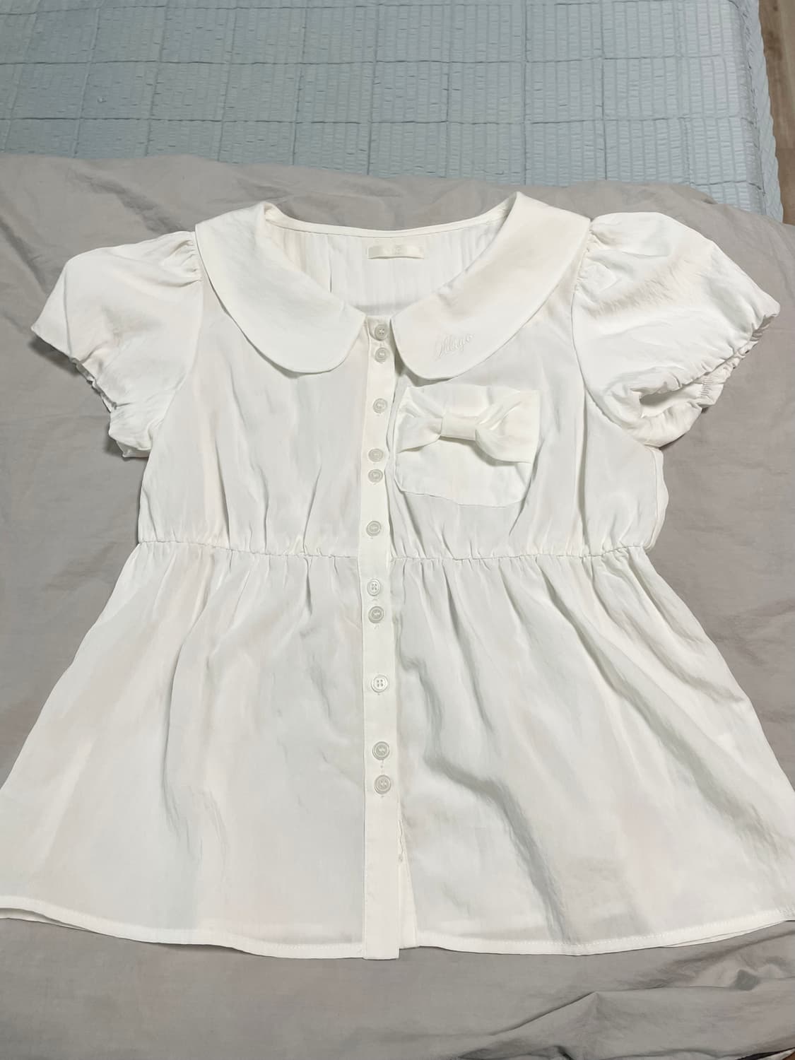 일리고 포밍 리본 퍼프 블라우스 화이트 상품이미지6