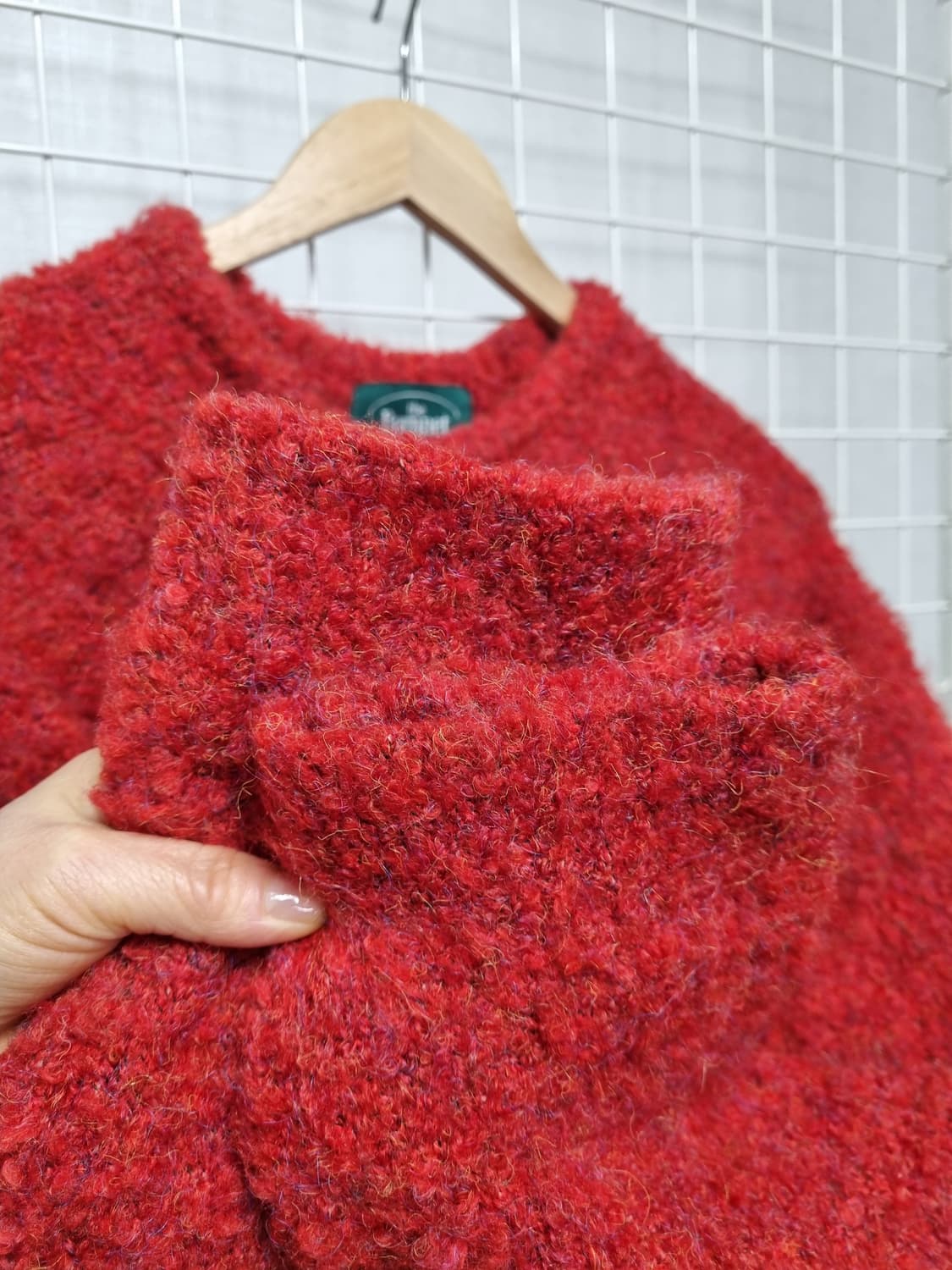 더바넷 알파벳 부클 니트 (레드) 상품이미지4