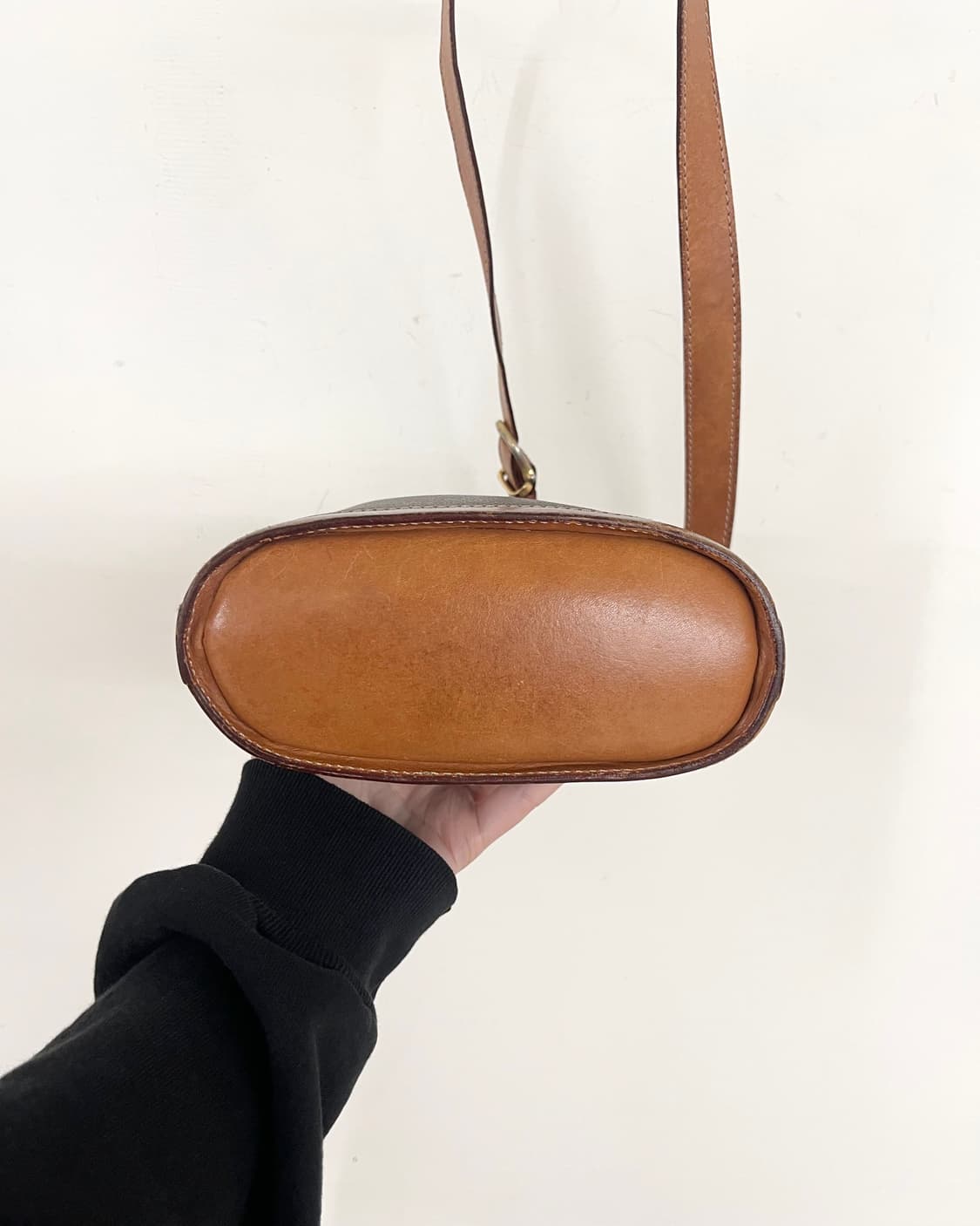 셀린느 마카담 서클로고 버켓백 상품이미지6