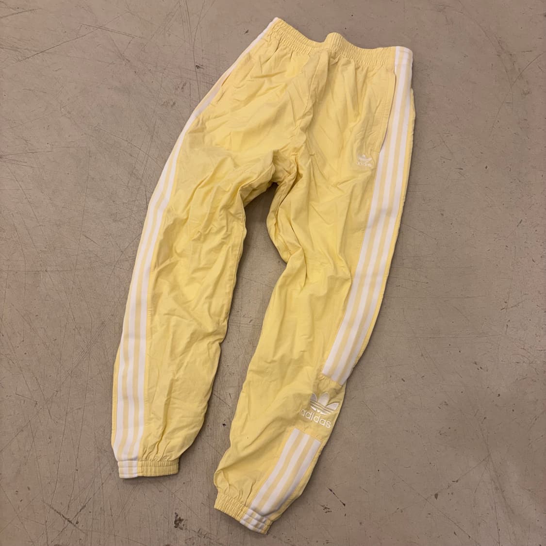 아디다스 옐로우 오리지널 트랙 조거 팬츠 상품이미지1