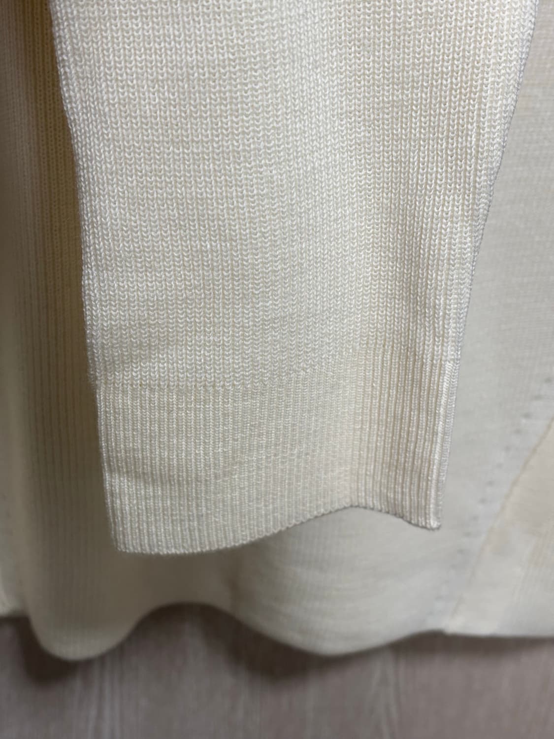 새상품급)솔리드옴므 울 절개니트48/100/크림색 상품이미지3