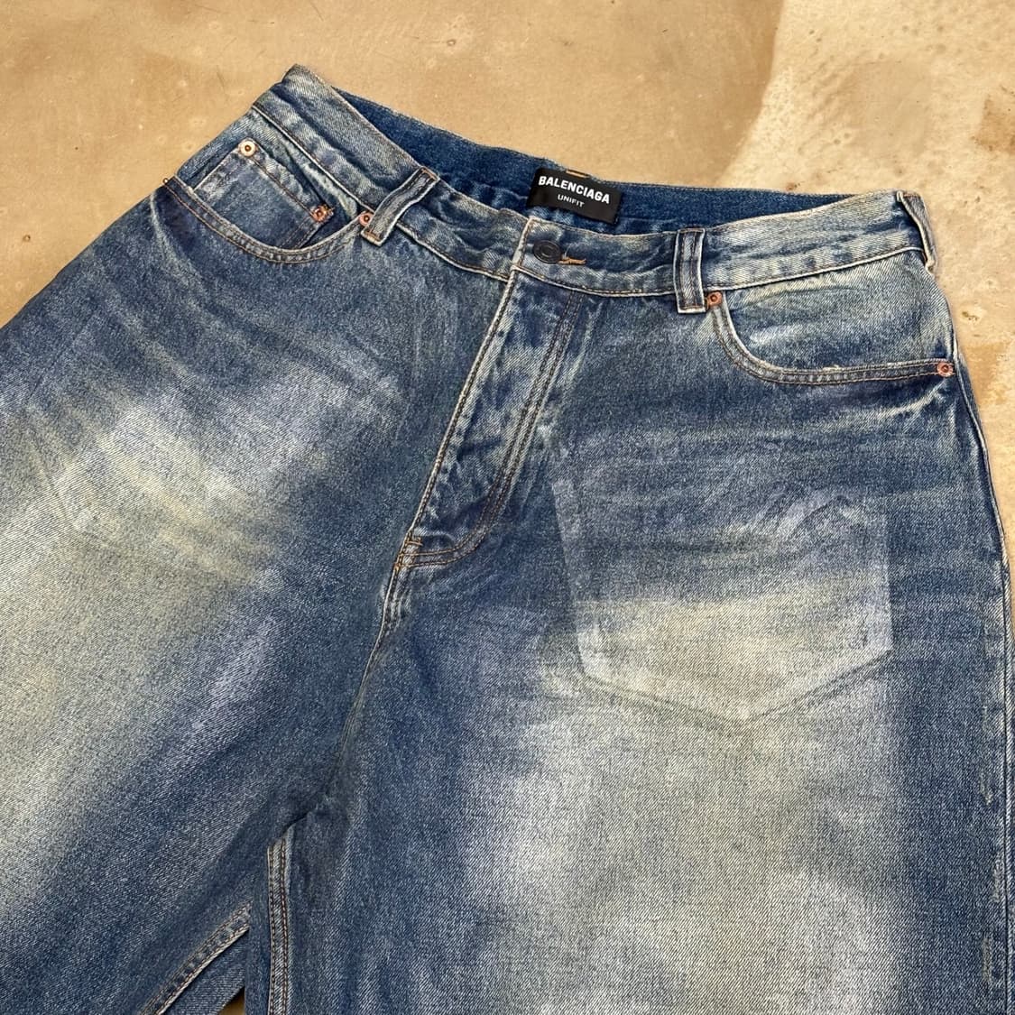 M 발렌시아가 코티드(코팅) 배기 데님 팬츠  상품이미지1