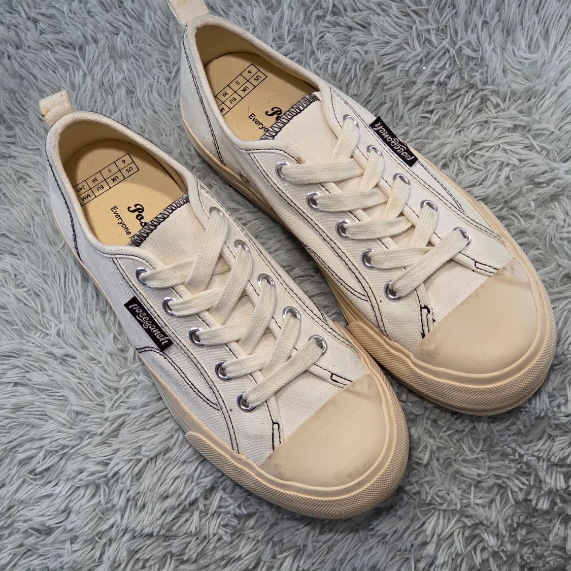 제품설명

클래식하면서도 데일리 활용도가 높은 아이보리 컬러의 로우 캔버 상품이미지6