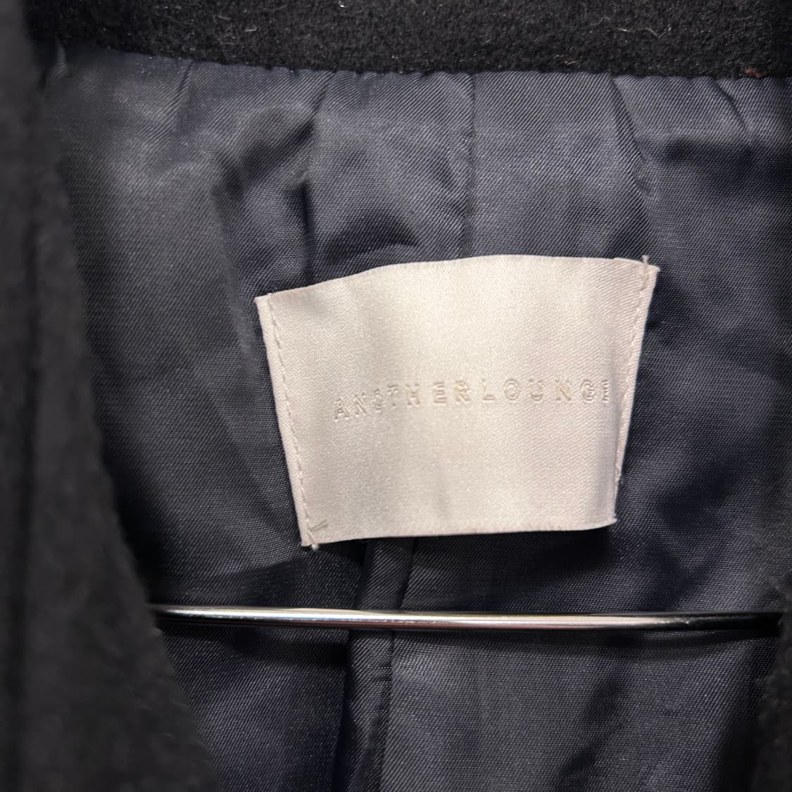 어나더라운지 배색 카라 견장 울 더블 롱코트 상품이미지3