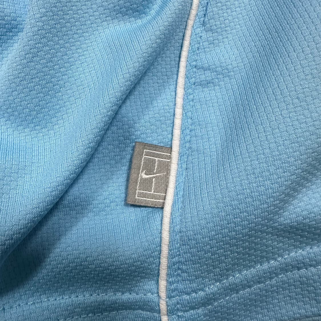 ✨ (바배) 나이키 00s 테니스라인 스카이 카라 반팔티 상품이미지3