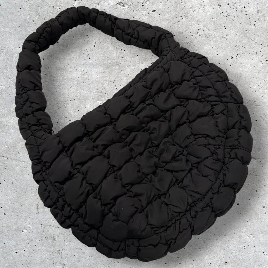 코스 블랙 퀼팅 미니 호보백 숄더백 상품이미지2