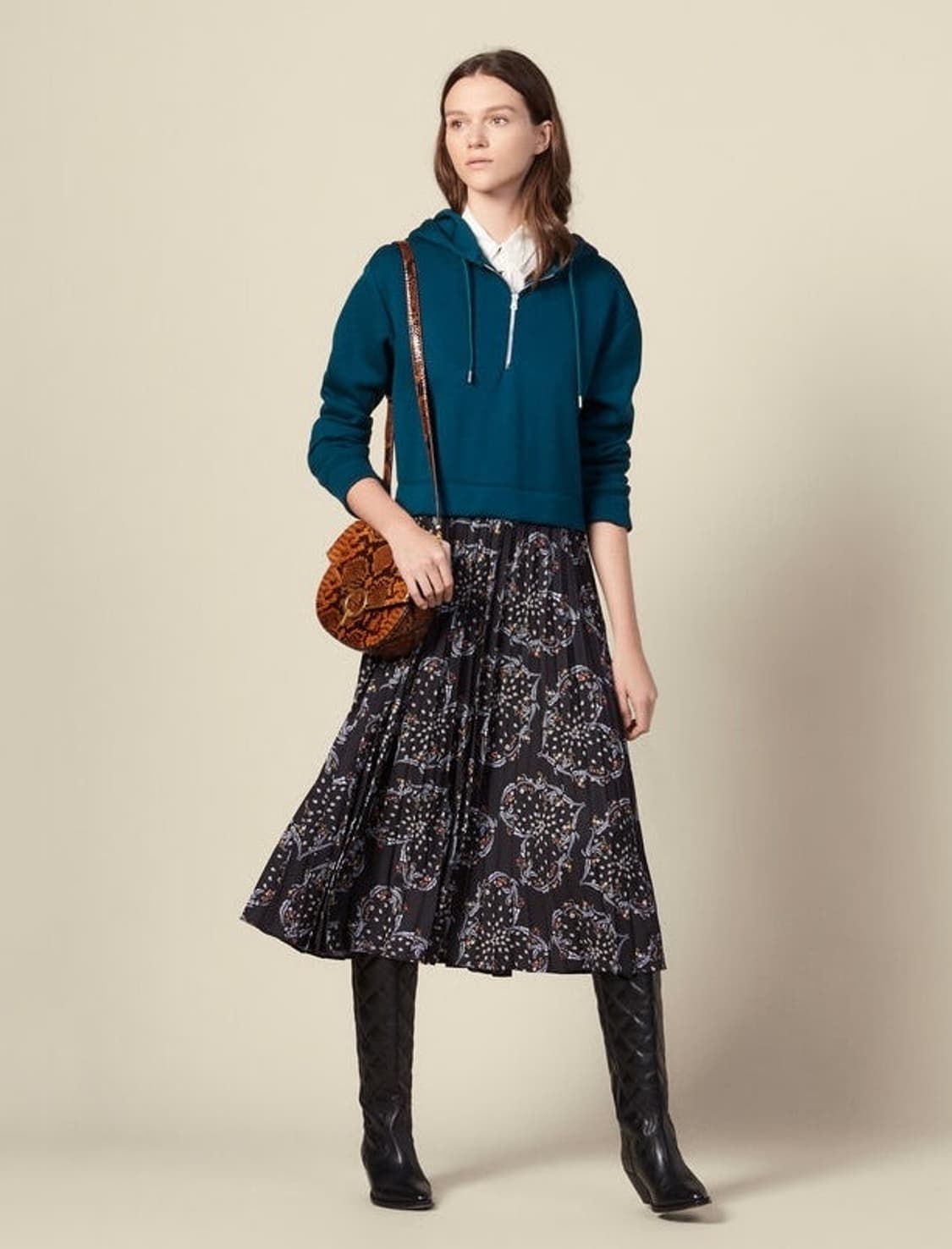 산드로(SANDRO) 레이어드 플리츠 후드 원피스 상품이미지1