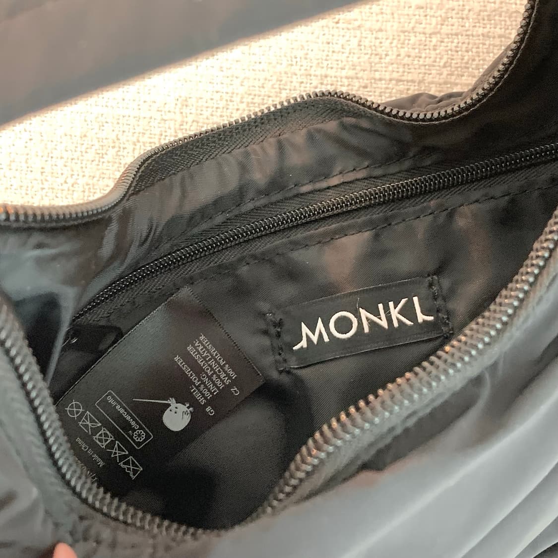 Monki 스웨덴 브랜드 숄더백 가방 블랙 90s 미니멀리즘 슬로치 상품이미지3