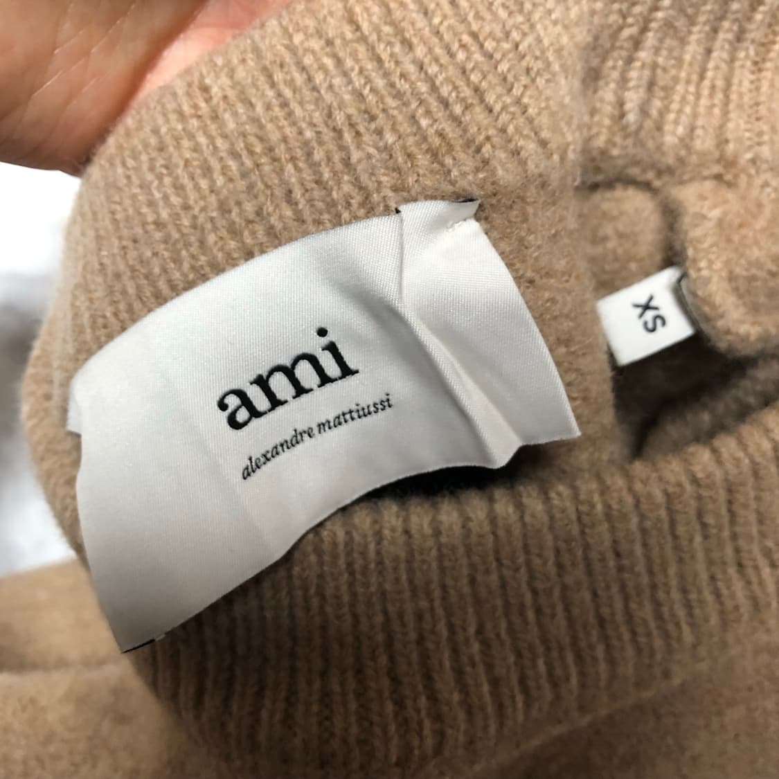 아미 빅로고 하트 니트 스웨터 상태굿 여성용  상품이미지4