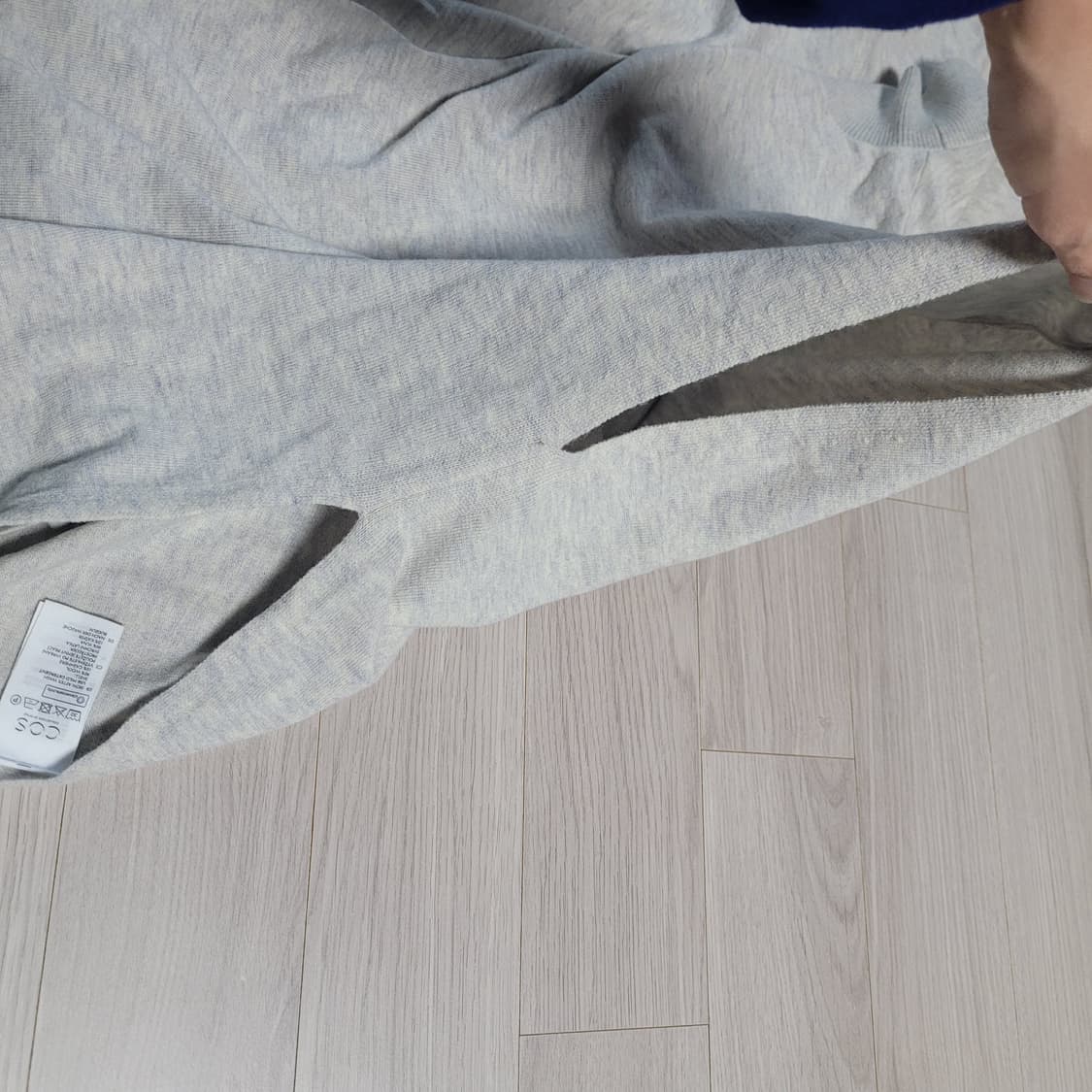 COS의 고급스러운 캐시미어 울 혼방 판초 니트  상품이미지4