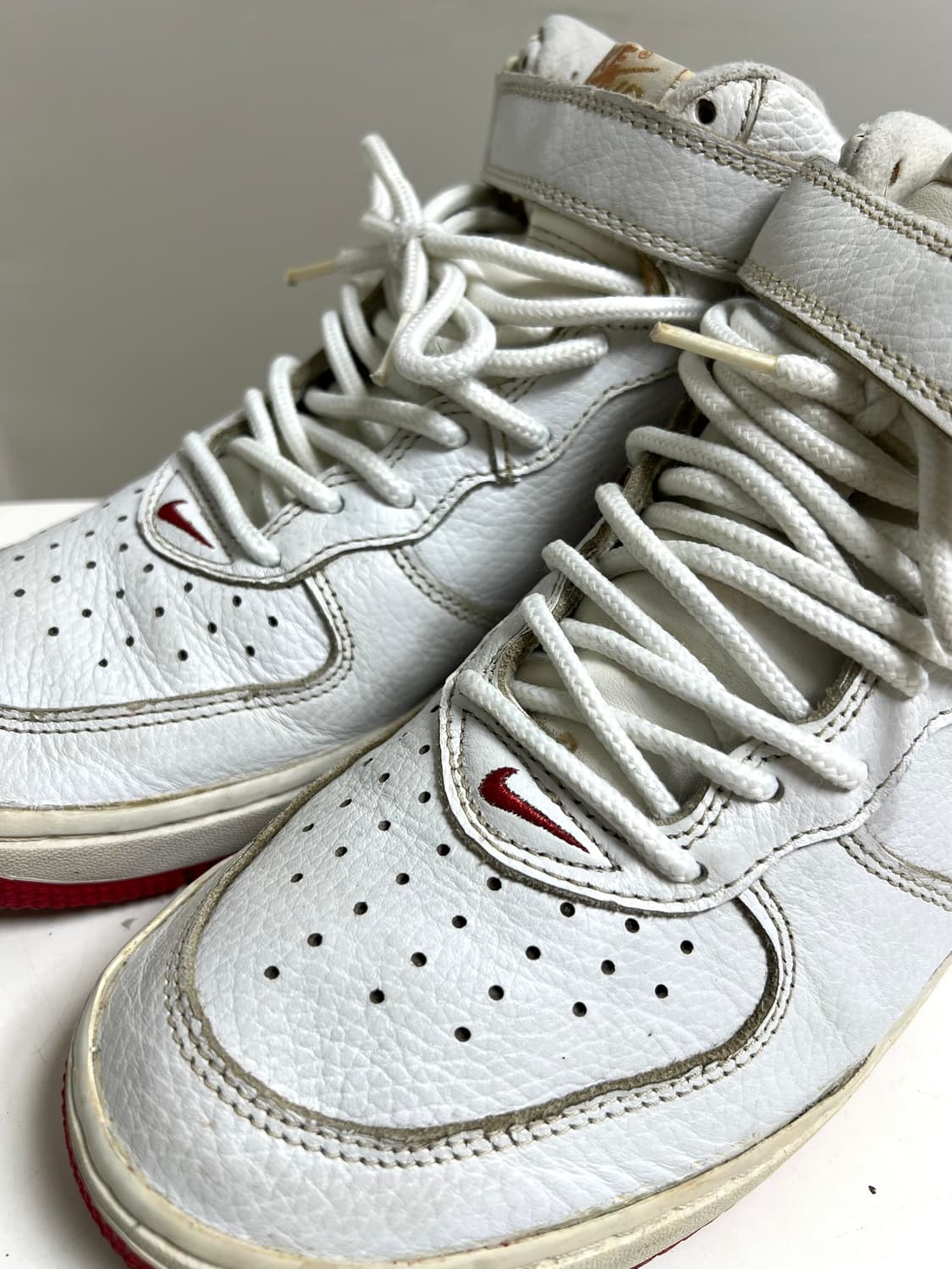 [275] 나이키 에어 포스 원 미드 빨강 메탈 뽈록이  상품이미지2