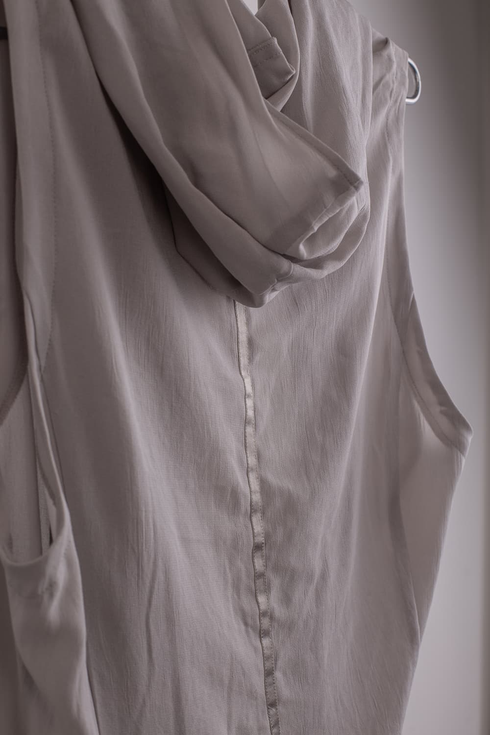 BAJRA ASYMMETRIC DRAPE HOOD VEST 상품이미지10