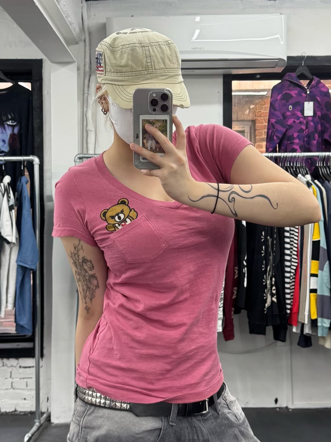 히스테릭 글래머 퍽베어 브이넥 티셔츠 상품이미지3