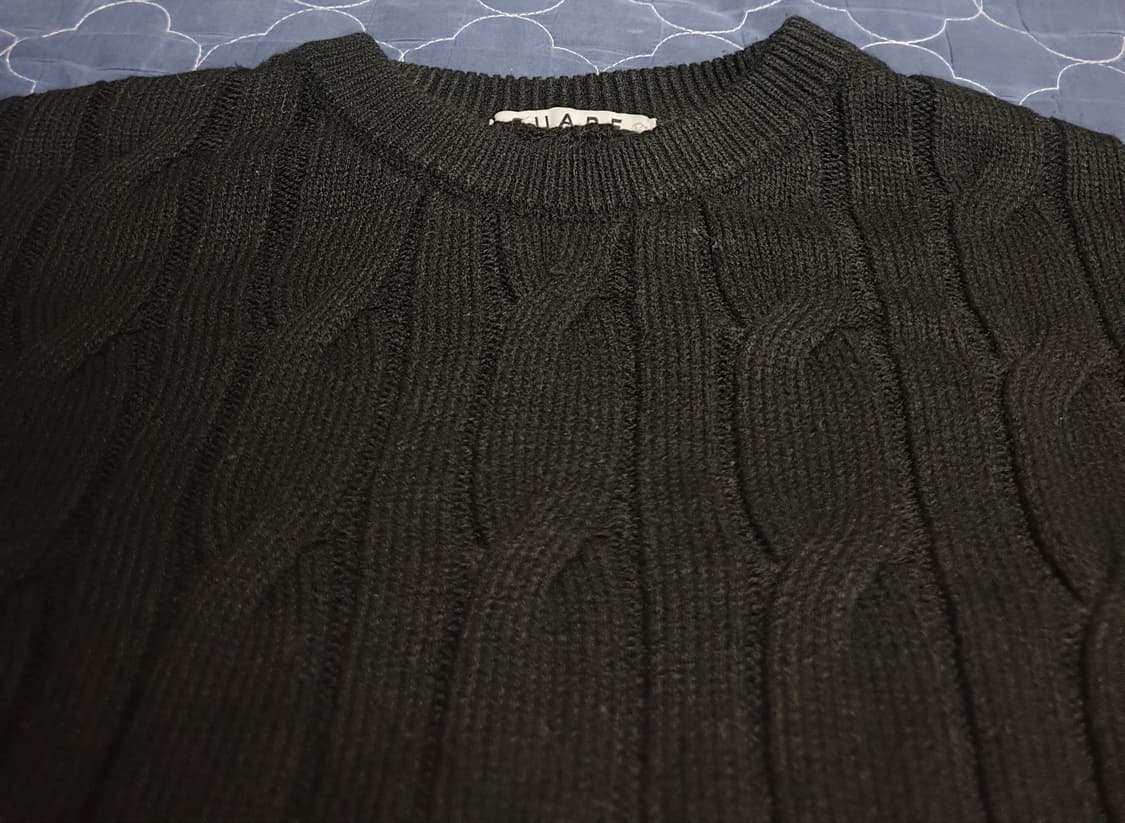 수아레 워셔블 라운드넥 케이블 니트 블랙 (M) 상품이미지2
