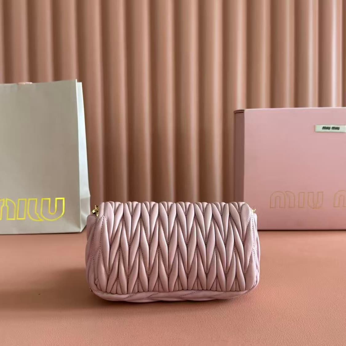미우 미우 마테라쎄 나파 가죽 미니백 상품이미지3