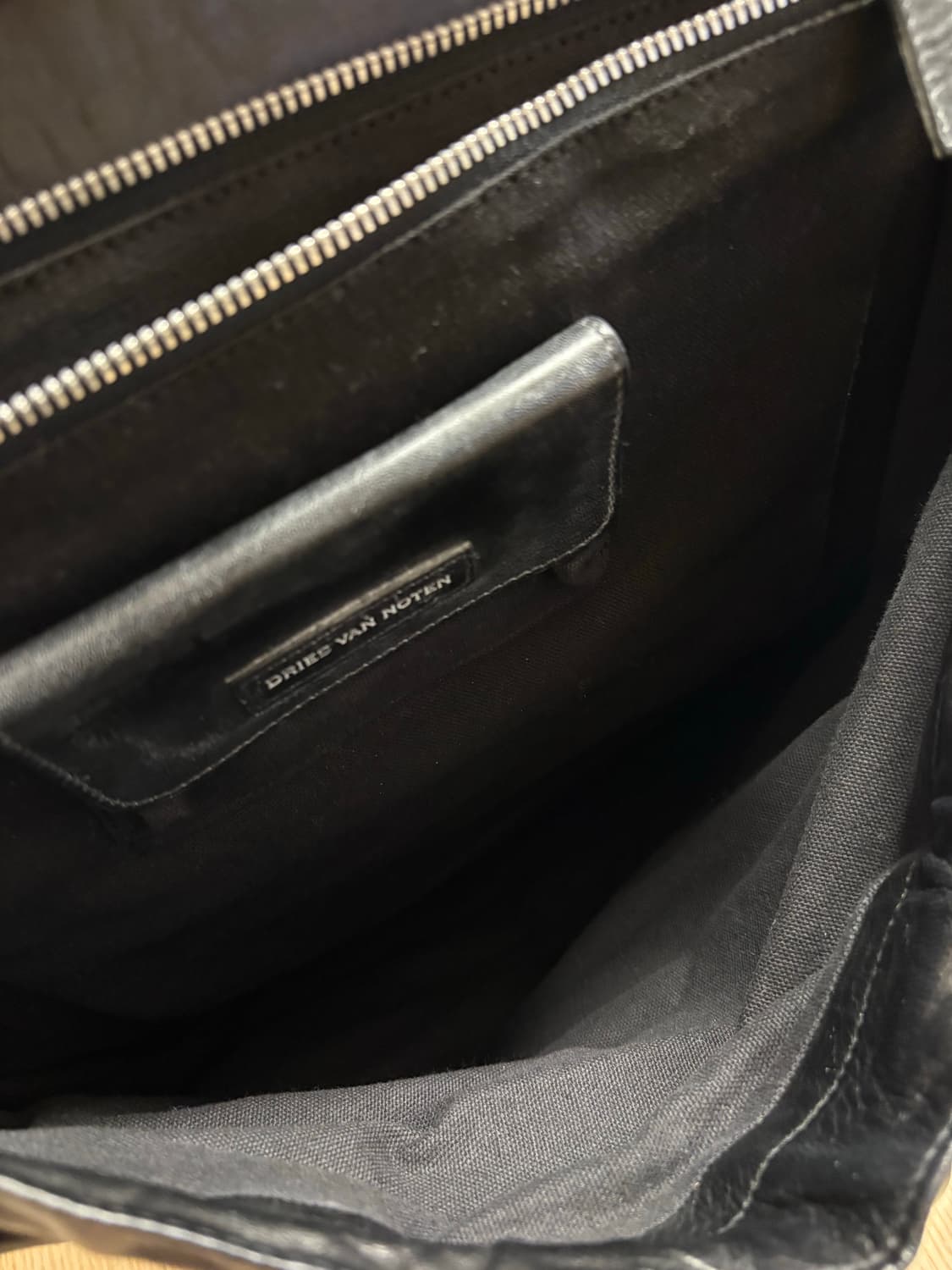 드리스반노튼 레더 크로스백 상품이미지4