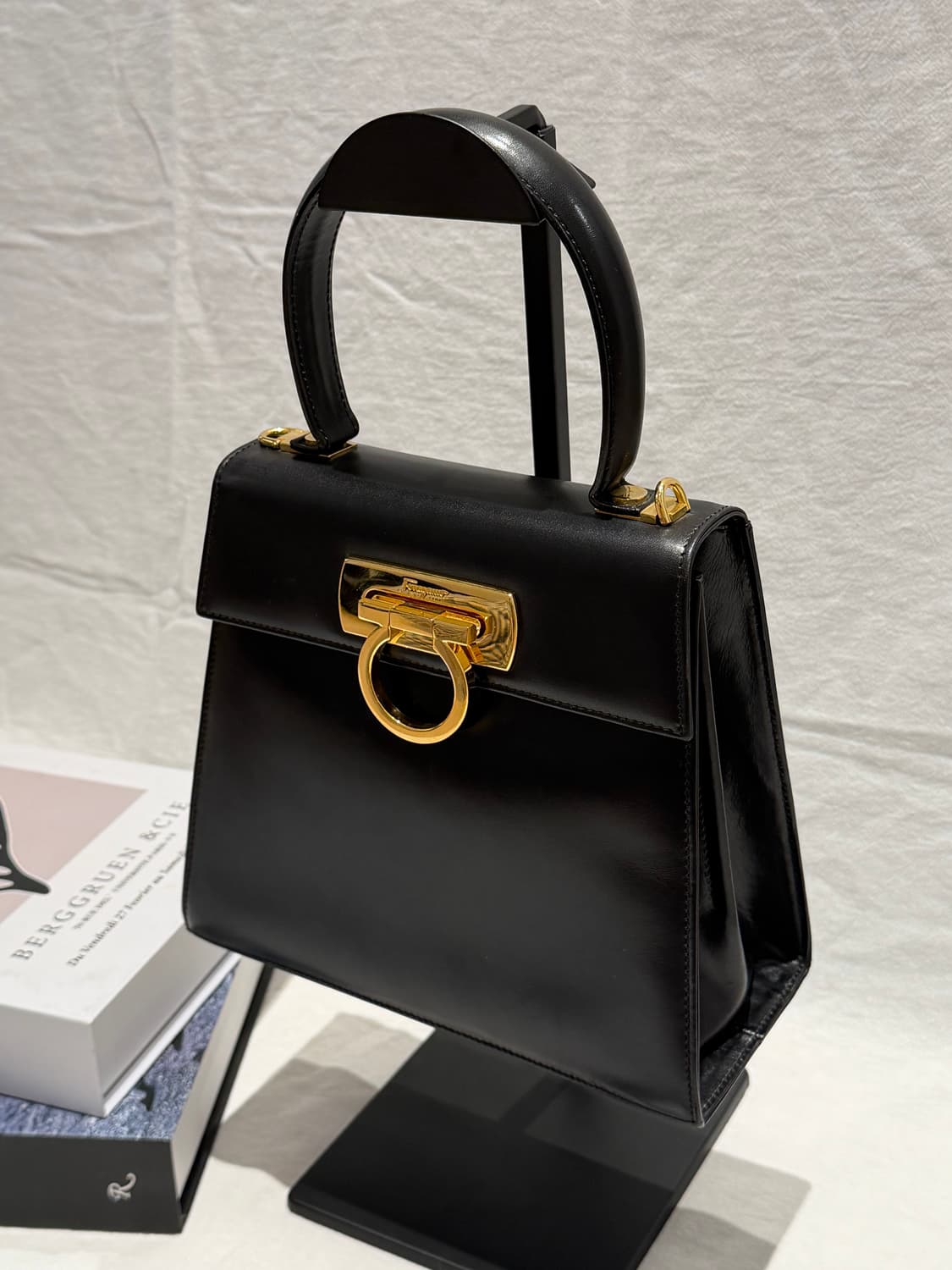 정품 페라가모 켈리백 핸드백 토트백스몰 블랙 상품이미지3