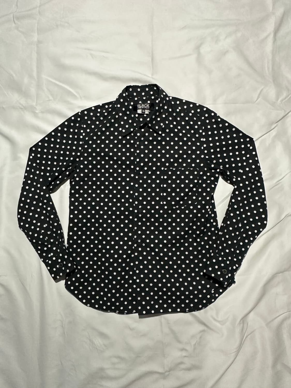 꼼데가르송 블랙 도트 빅버튼 셔츠 상품이미지1