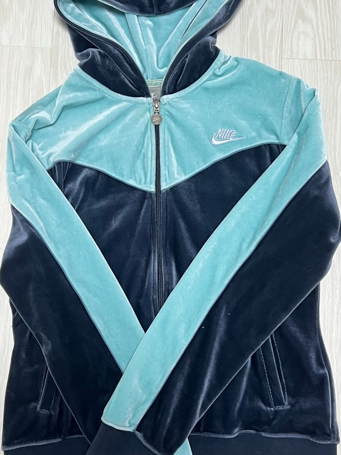 나이키 벨벳 후드집업 상품이미지3