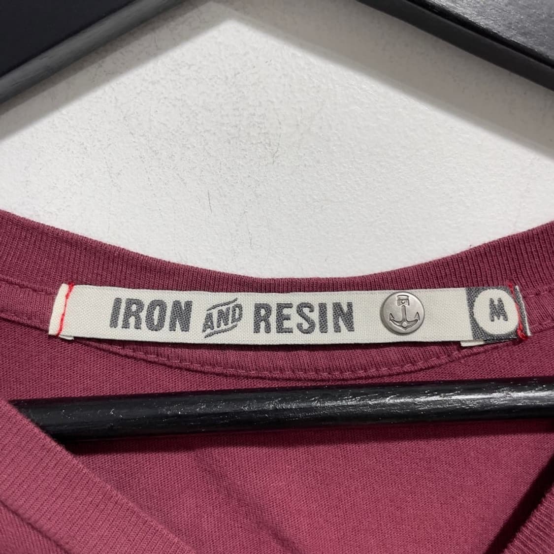 Iron and resin 그래픽 티셔츠 상품이미지6