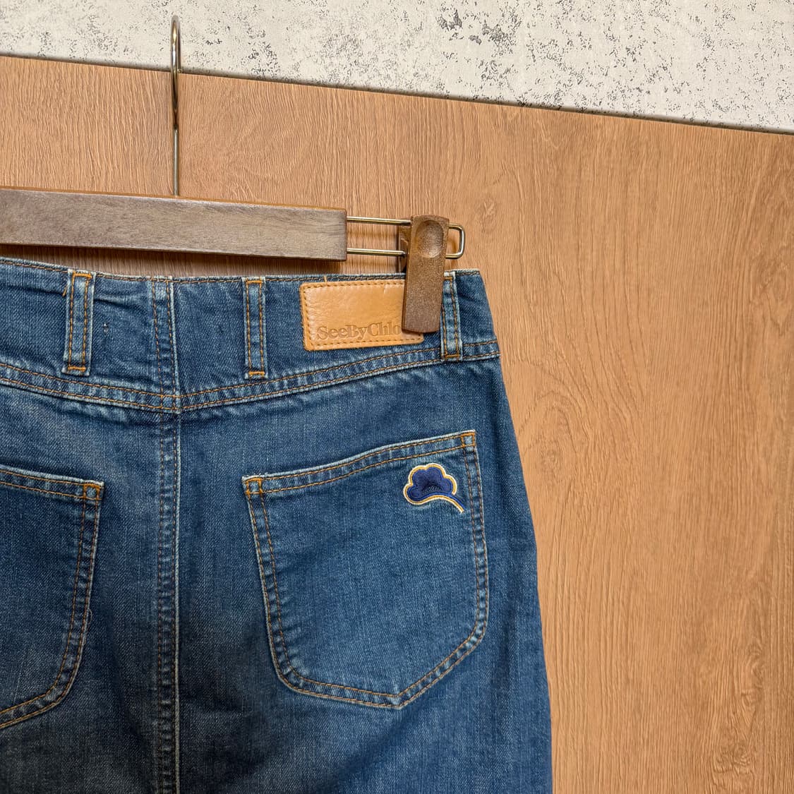씨 바이 끌로에 데님 미니 스커트 백 로고 패치 디테일 중청 상품이미지7