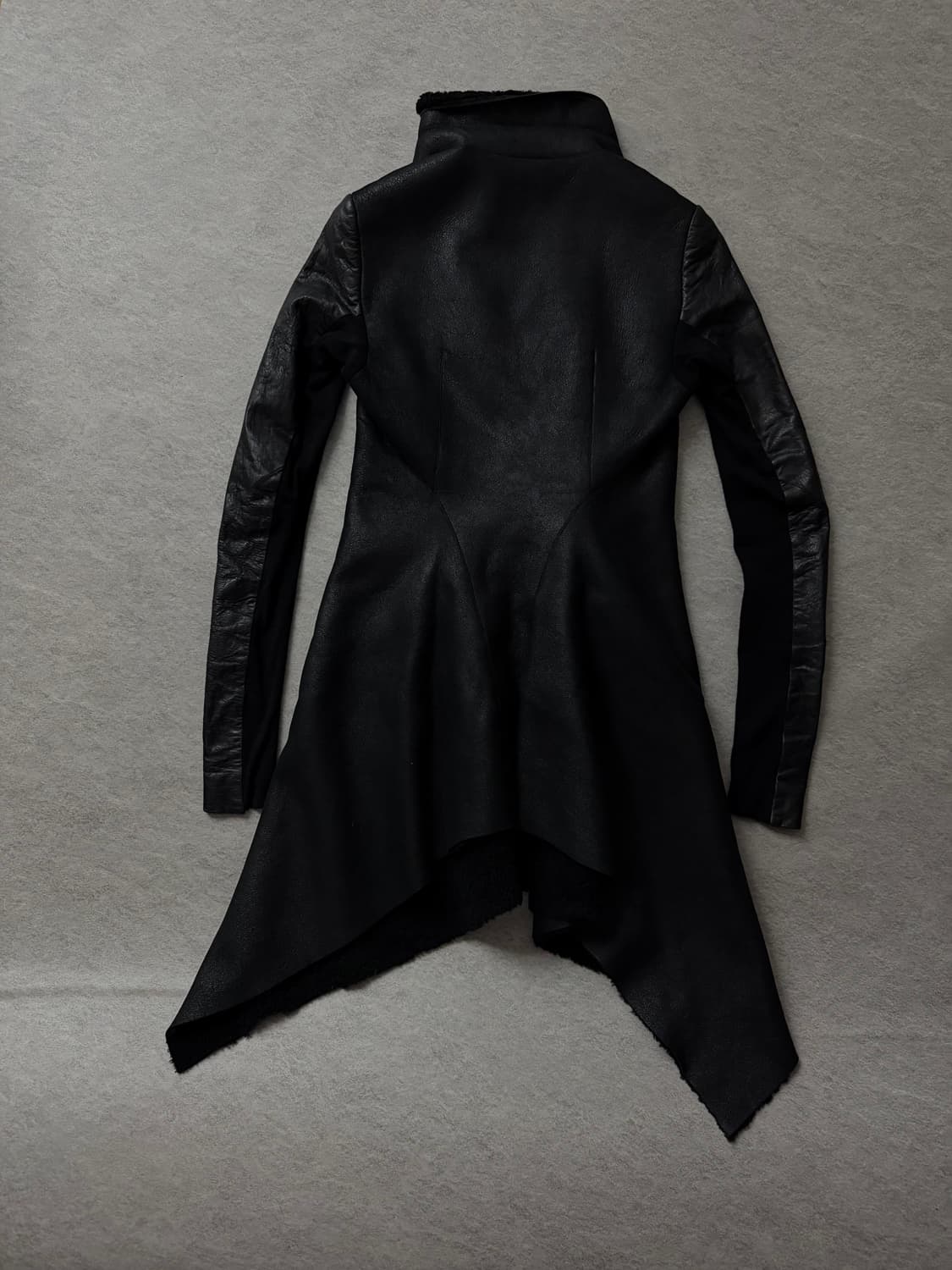 릭오웬스 램스킨 비대칭 롱무스탕 상품이미지3