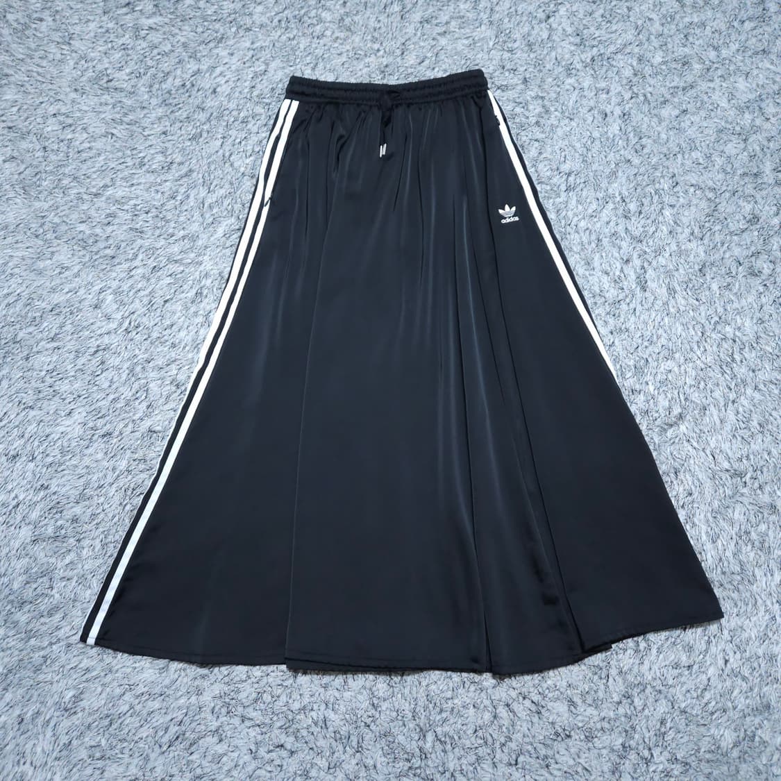 아디다스) M 롱스커트 새틴삼선치마 / 왕눈이샵 상품이미지1