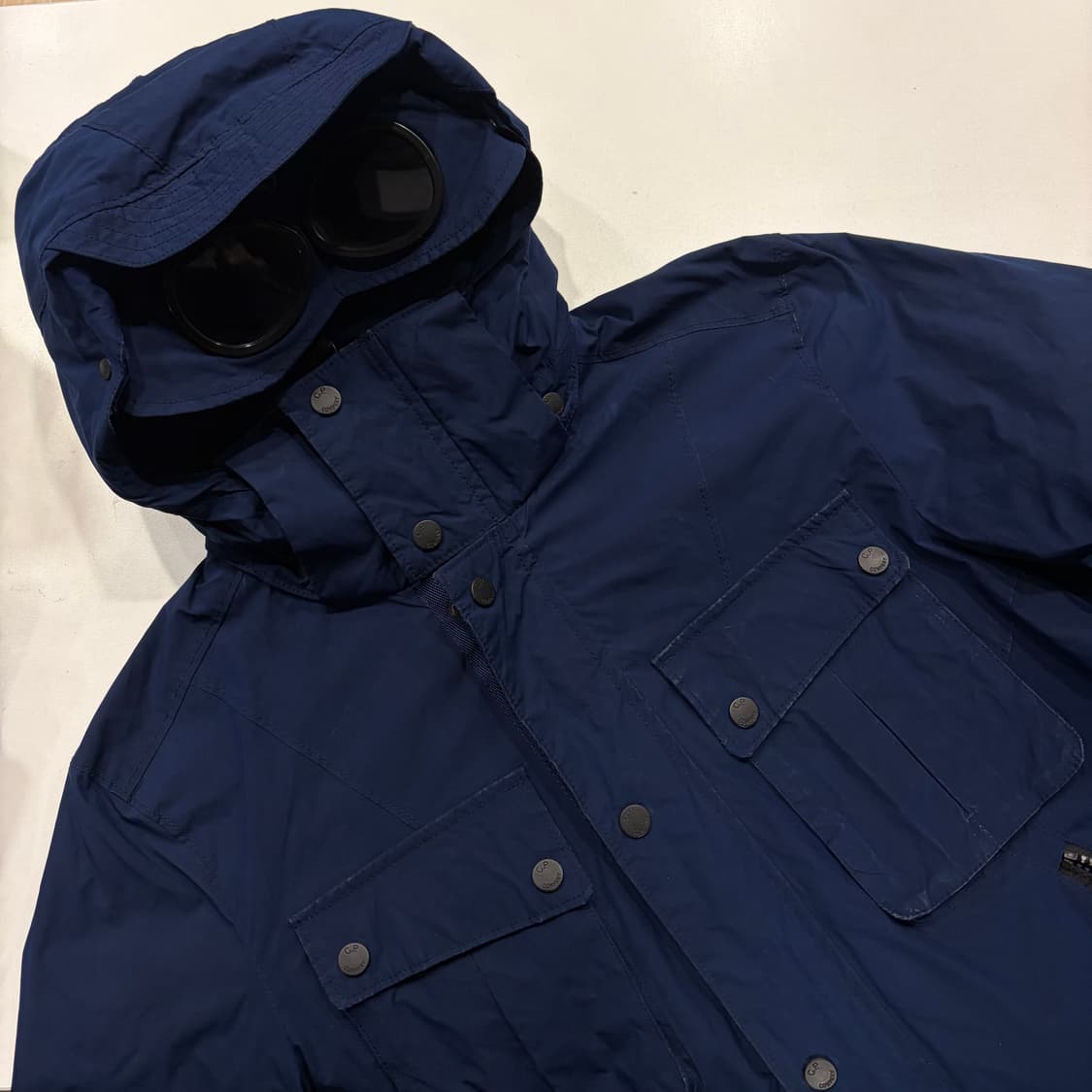 [105] 15s CP 씨피컴퍼니 고글 후드 자켓 네이비 B999 상품이미지3