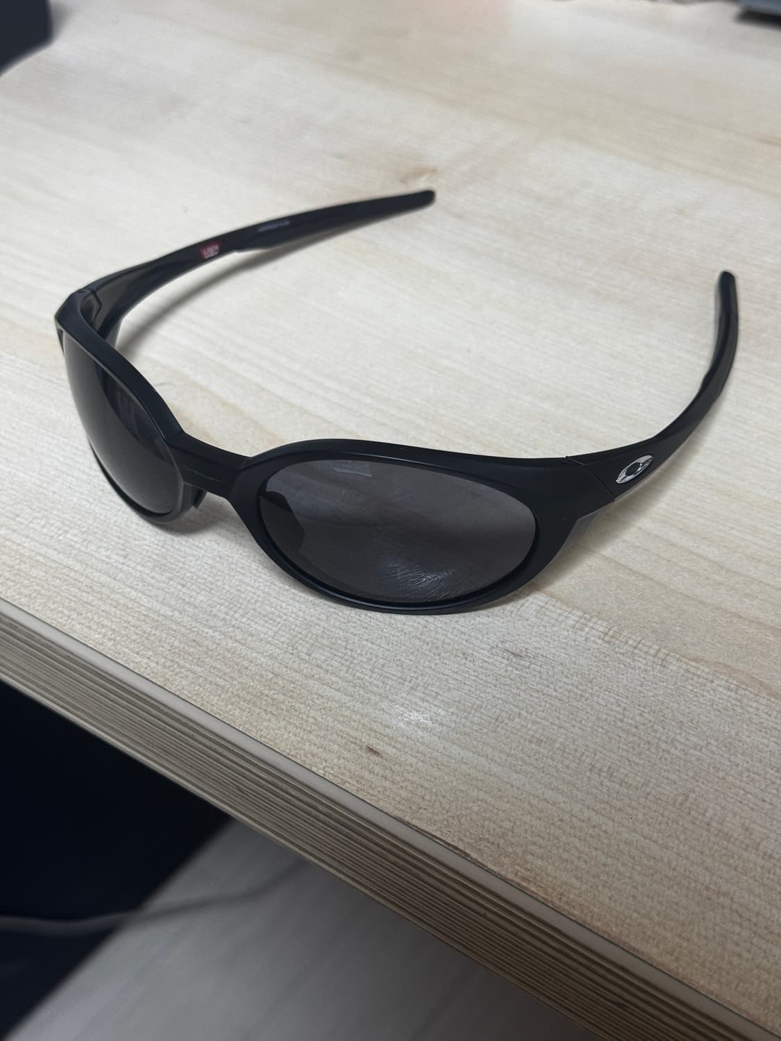 오클리 아이 자켓 리덕스 매트 블랙 프레임 프리즘 그레이 렌즈 하이 브릿 상품이미지1