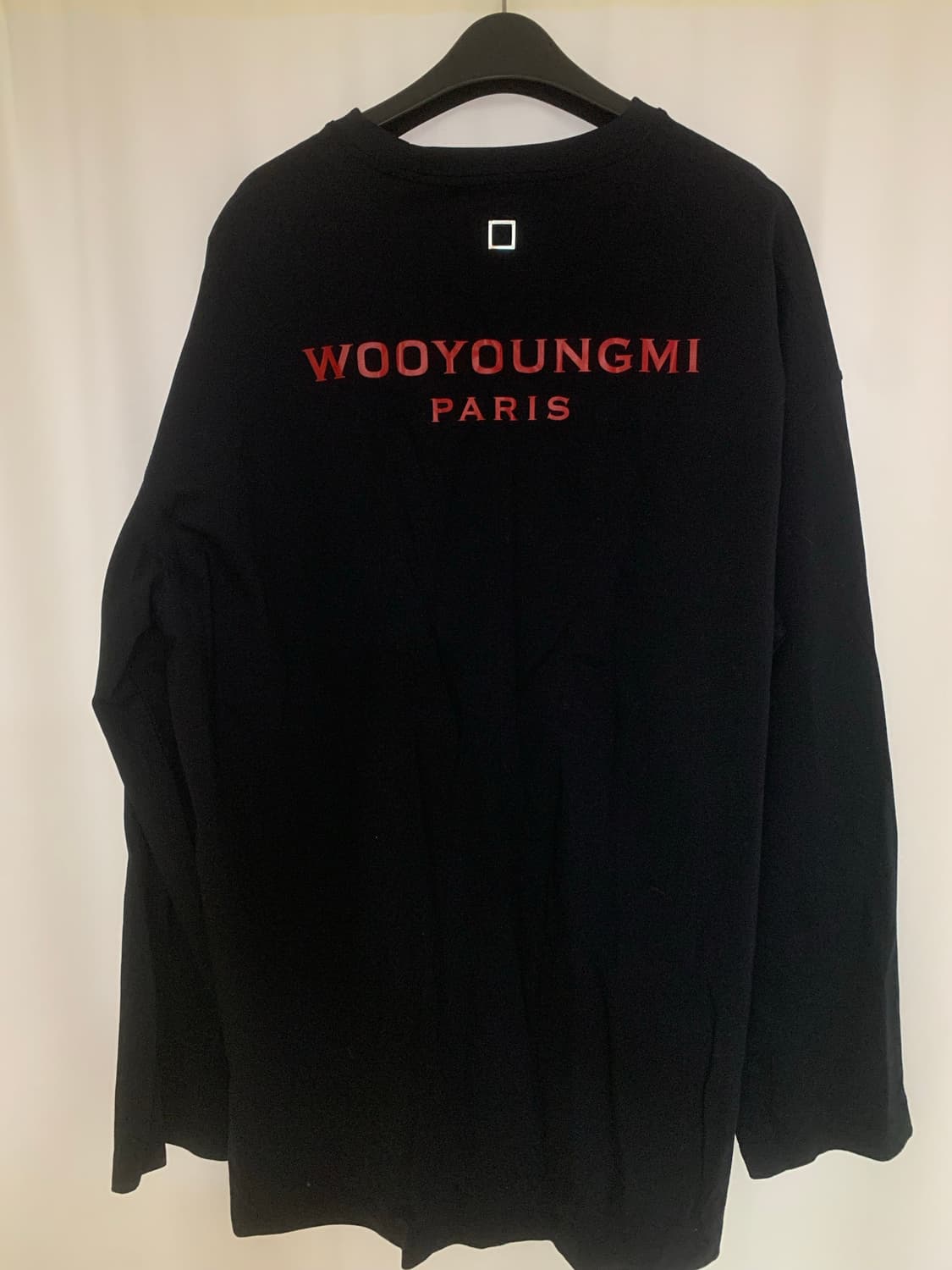 우영미 사각탭 백로고 롱슬리브 블랙 50 상품이미지2