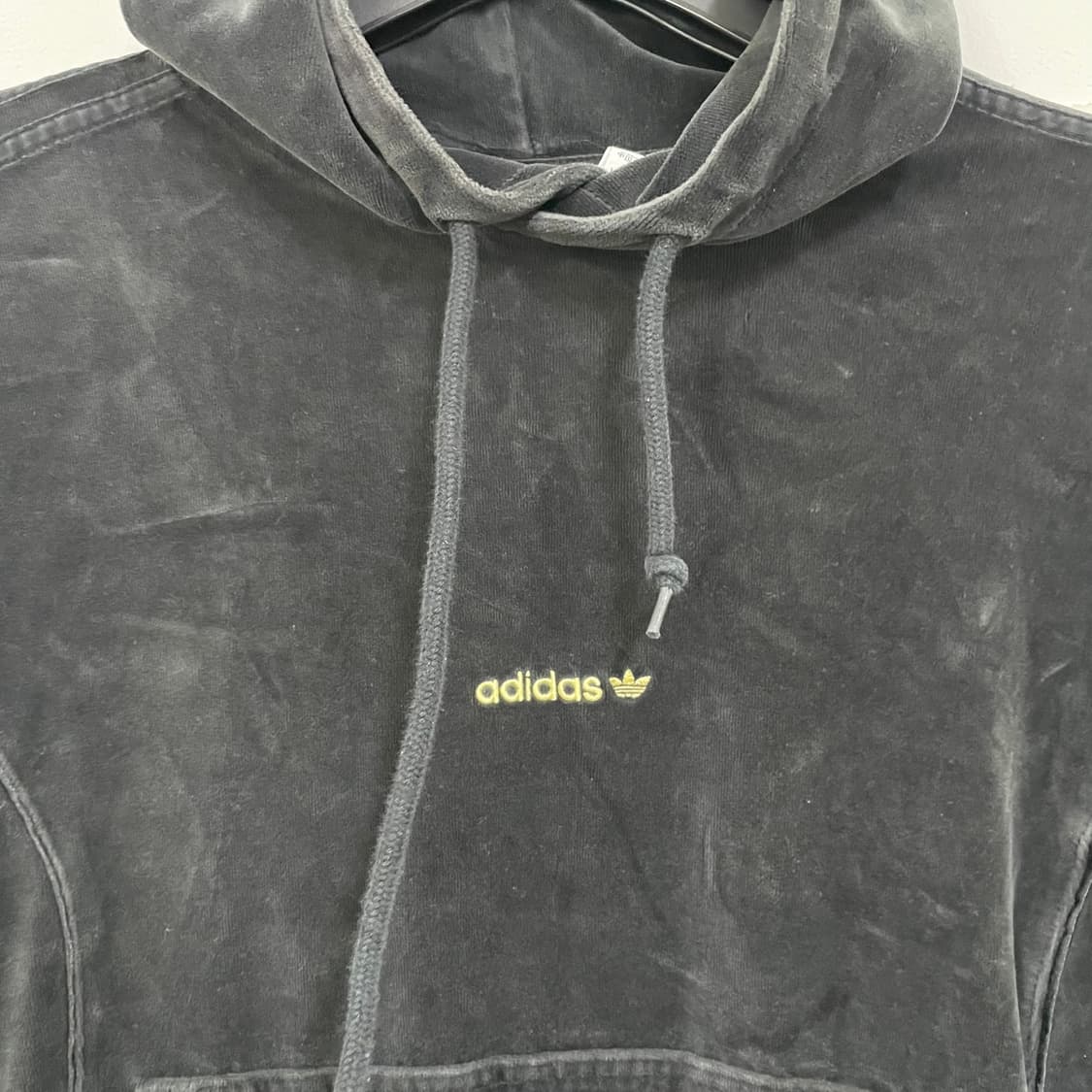 아디다스 벨벳 삼선 후드티 블랙 상품이미지3