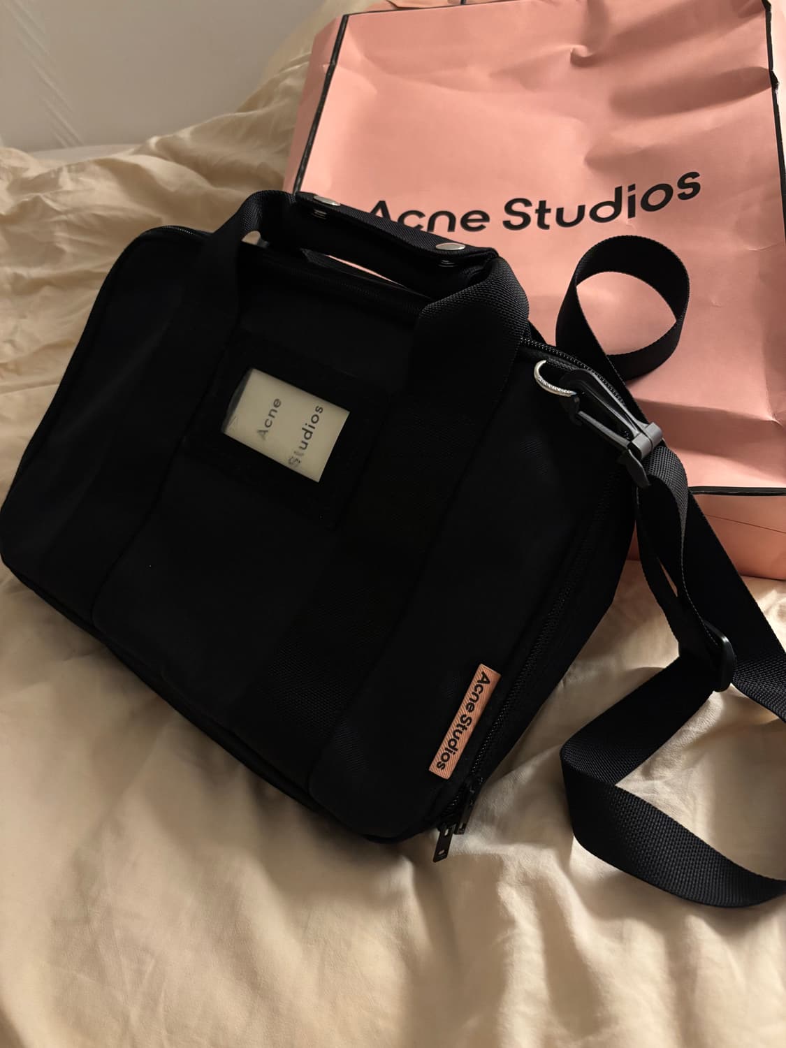 [새제품] 아크네 스튜디오 랩탑백 블랙 상품이미지1