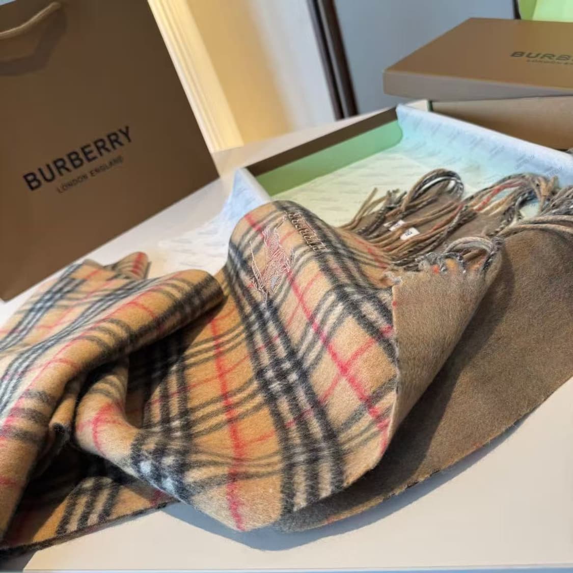 버버리숙녀 리버서블 스카프
 상품이미지6