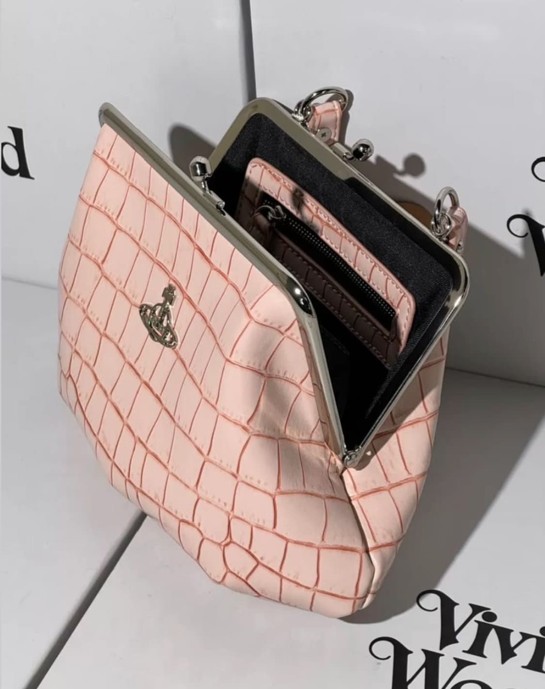 비비안웨스트우드 아카이브 핑크 레더 orb 은장 핸드 체인 크로스백 상품이미지5