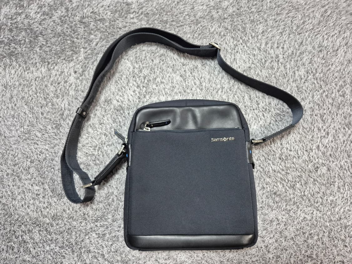 샘소나이트 크로스백 상품이미지1