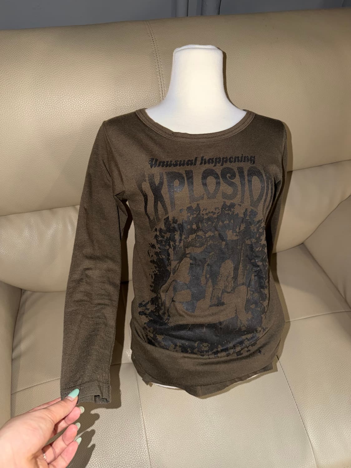 khaki brown printing detail top 상품이미지1