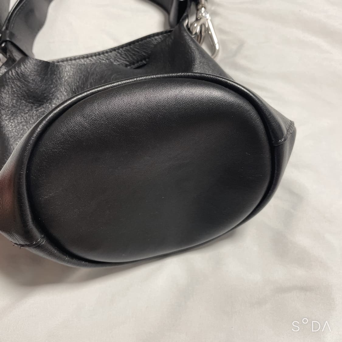 MEDEA 메대아 블랙 레더 토트겸 크로스백 상품이미지3