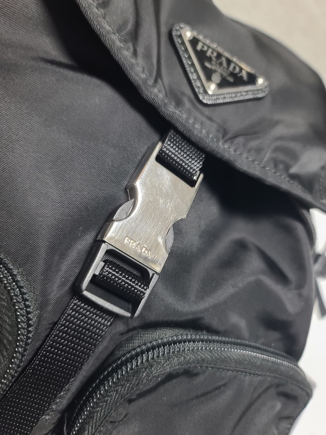 프라다 백팩 1bz070 미디움 버클 백팩 나일론 백팩 상품이미지3