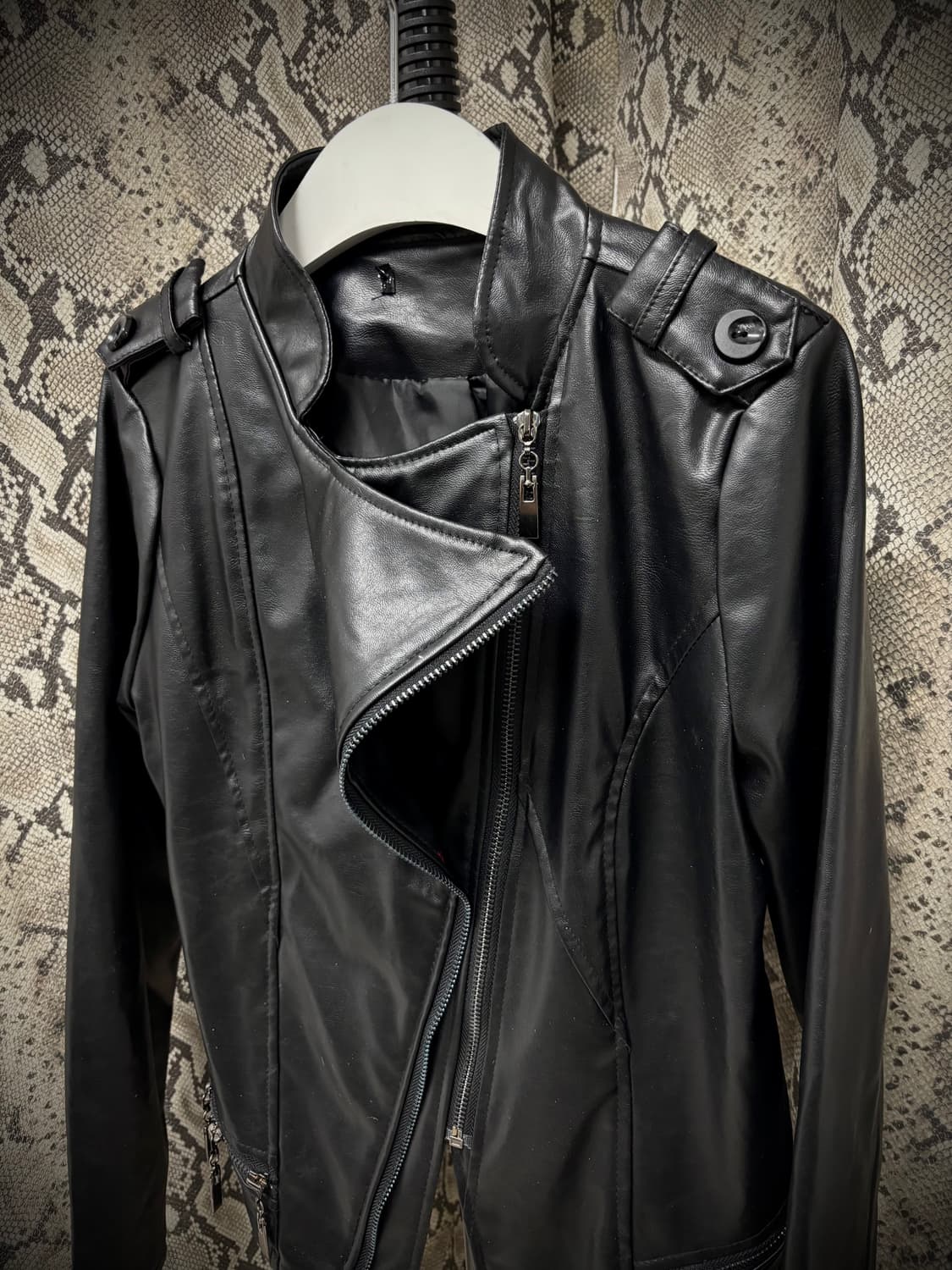 V-Kei Draped Fake Leather 2-Zip Detail J 상품이미지9