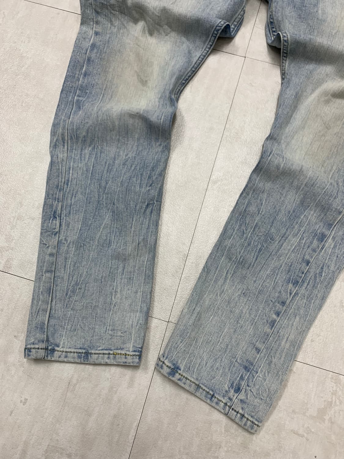 리바이스 워싱 디테일 슬림핏 데님 팬츠 #65 상품이미지3