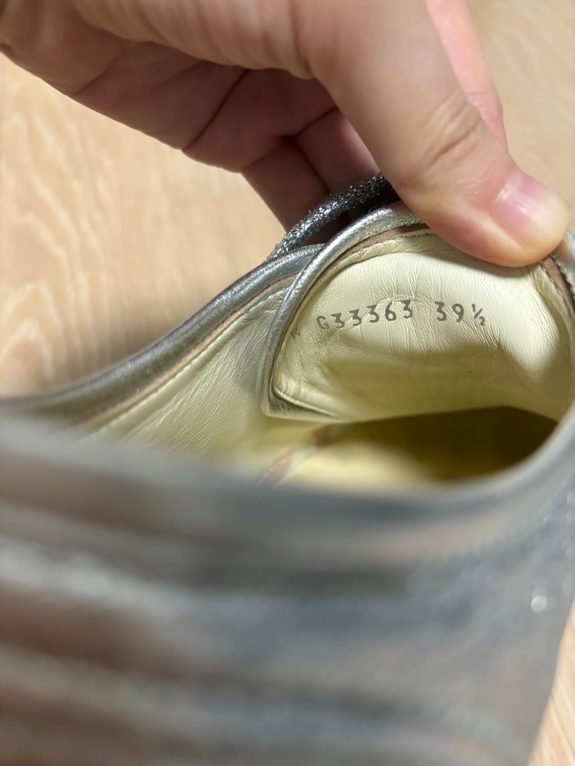 chanel 샤넬 레더 실버 스니커즈 39.5 상품이미지6